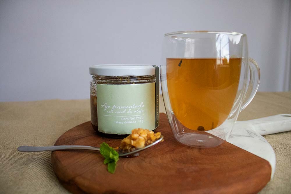 Ajo fermentado con miel de abeja